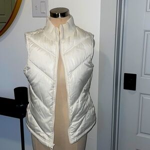 Old Navy Winter Vest in Cream; size Medium
